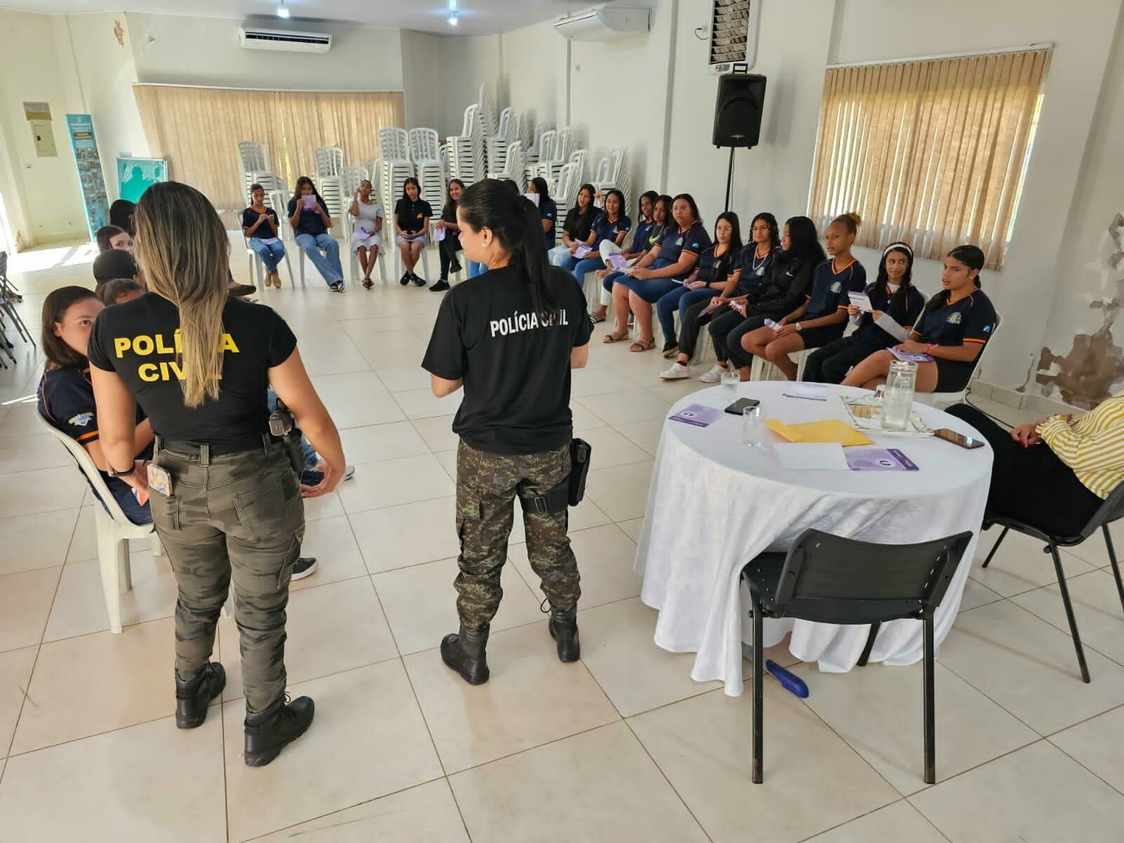 Imagem de compartilhamento para o artigo Alunas da Escola Municipal Francisco Martins Carrijo participam de palestra realizada pela Polícia Civil de Costa Rica da MS Todo dia